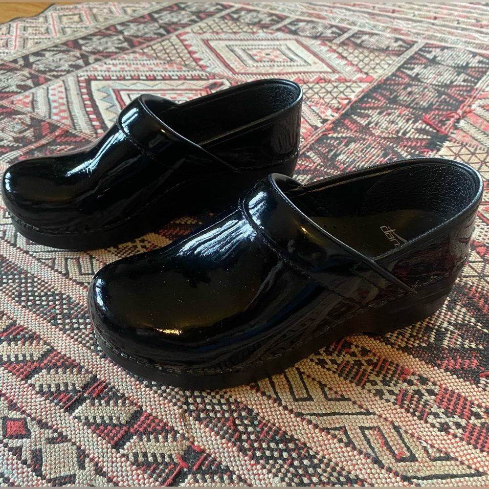 Black Patent Leather Dansko Clogs sz 37